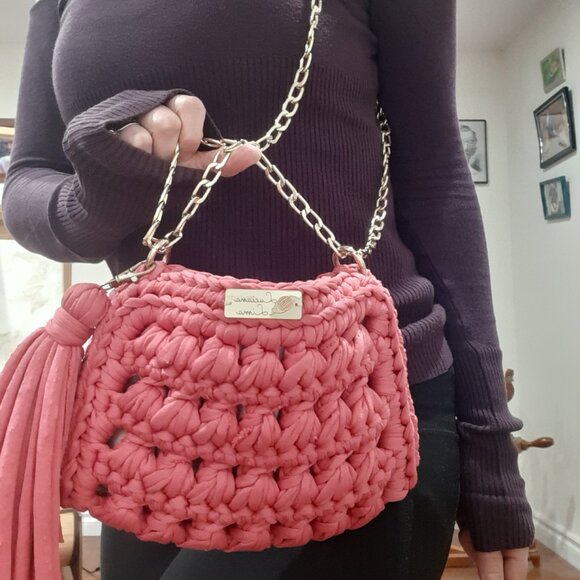 Coquette girl woven crochet style bag with tassle - Picture 9 of 10